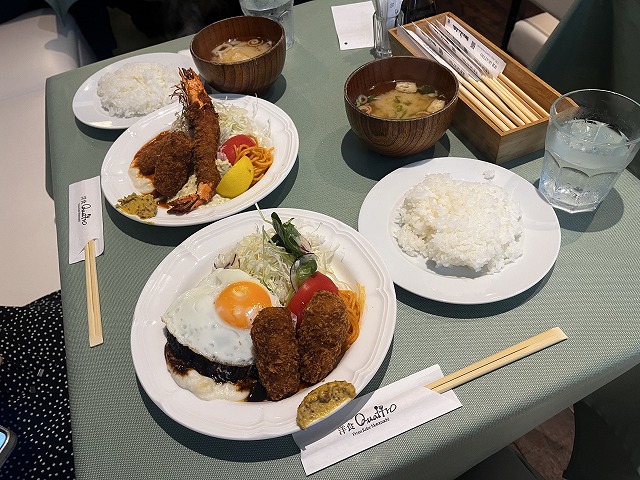 ハンバーグとコロッケ定食